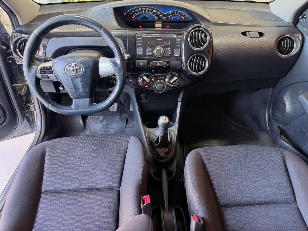 Toyota Etios Usado Financiado en San Juan, deRuedas