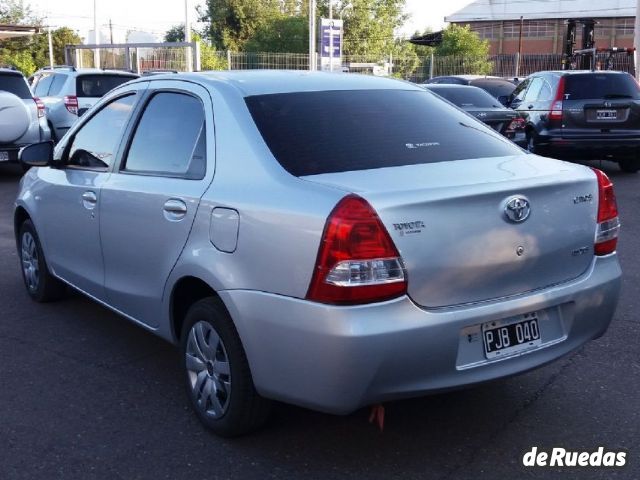Toyota Etios Usado en Mendoza, deRuedas