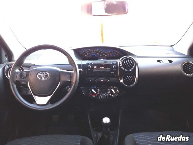 Toyota Etios Usado en Mendoza, deRuedas