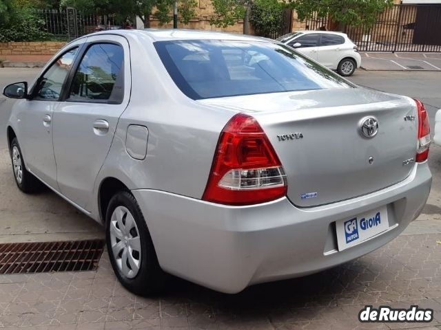 Toyota Etios Usado en Mendoza, deRuedas