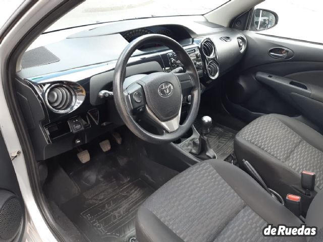 Toyota Etios Usado en Mendoza, deRuedas