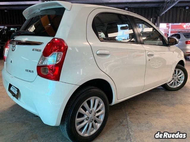 Toyota Etios Usado en Mendoza, deRuedas