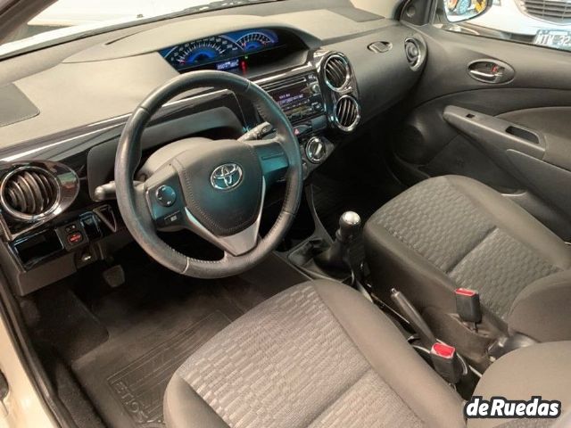 Toyota Etios Usado en Mendoza, deRuedas