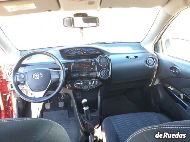 Toyota Etios Usado en Mendoza, deRuedas