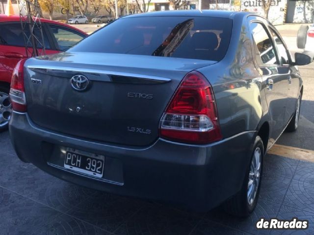 Toyota Etios Usado en Mendoza, deRuedas