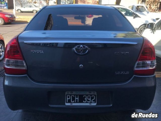 Toyota Etios Usado en Mendoza, deRuedas