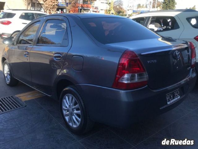 Toyota Etios Usado en Mendoza, deRuedas