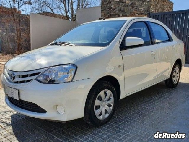 Toyota Etios Usado en Mendoza, deRuedas