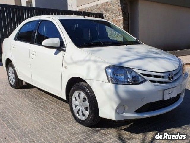 Toyota Etios Usado en Mendoza, deRuedas