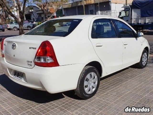 Toyota Etios Usado en Mendoza, deRuedas