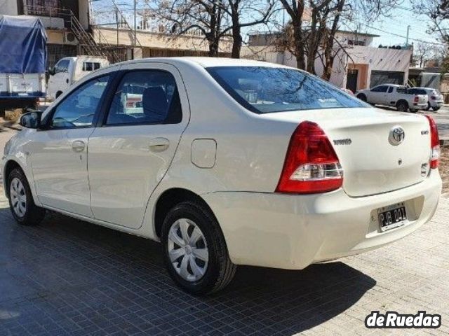 Toyota Etios Usado en Mendoza, deRuedas