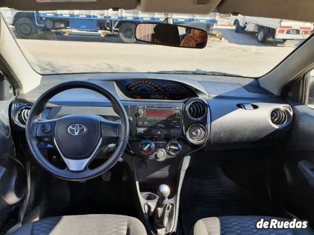 Toyota Etios Usado en Mendoza, deRuedas