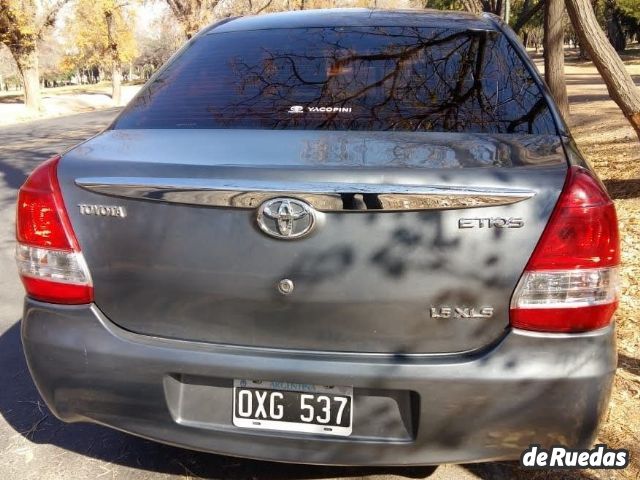 Toyota Etios Usado en Mendoza, deRuedas