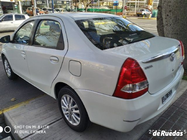 Toyota Etios Usado en Mendoza, deRuedas