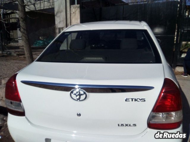 Toyota Etios Usado en Mendoza, deRuedas