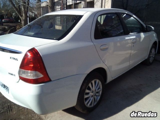 Toyota Etios Usado en Mendoza, deRuedas