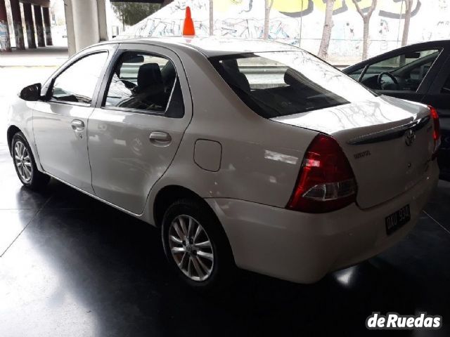 Toyota Etios Usado en Mendoza, deRuedas