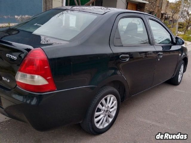 Toyota Etios Usado en Mendoza, deRuedas