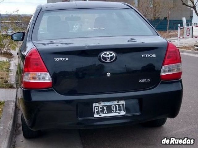 Toyota Etios Usado en Mendoza, deRuedas