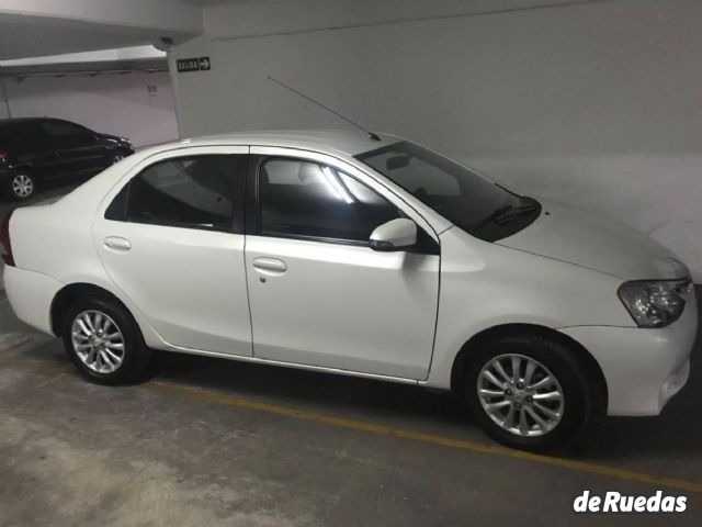 Toyota Etios Usado en Mendoza, deRuedas