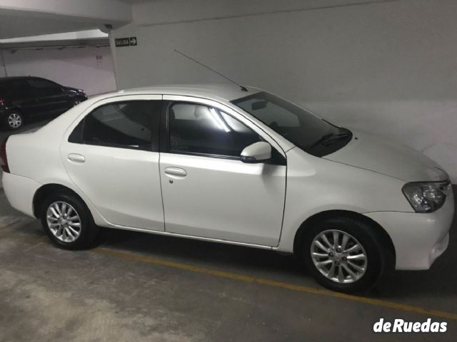 Toyota Etios Usado en Mendoza, deRuedas