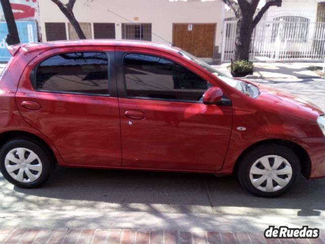 Toyota Etios Usado en Mendoza, deRuedas