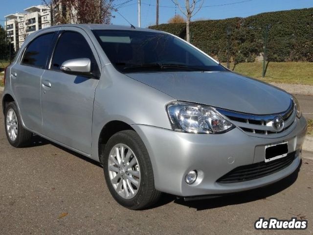 Toyota Etios Usado en Mendoza, deRuedas