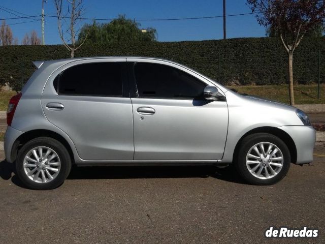 Toyota Etios Usado en Mendoza, deRuedas