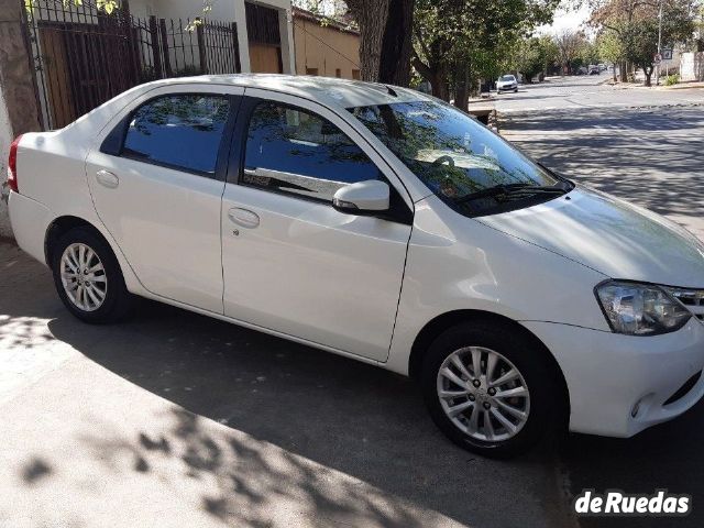 Toyota Etios Usado en Mendoza, deRuedas