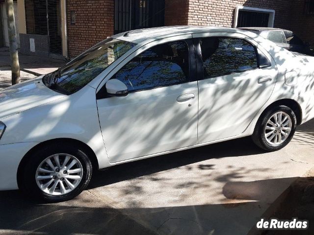 Toyota Etios Usado en Mendoza, deRuedas