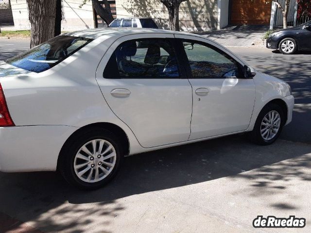 Toyota Etios Usado en Mendoza, deRuedas