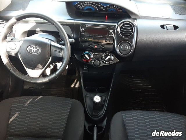 Toyota Etios Usado en Mendoza, deRuedas