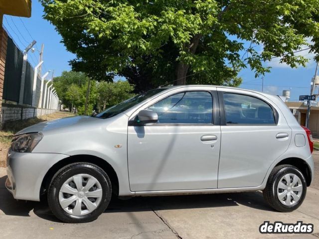 Toyota Etios Usado en Mendoza, deRuedas
