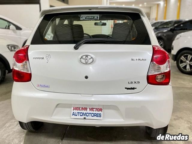 Toyota Etios Usado en San Juan, deRuedas