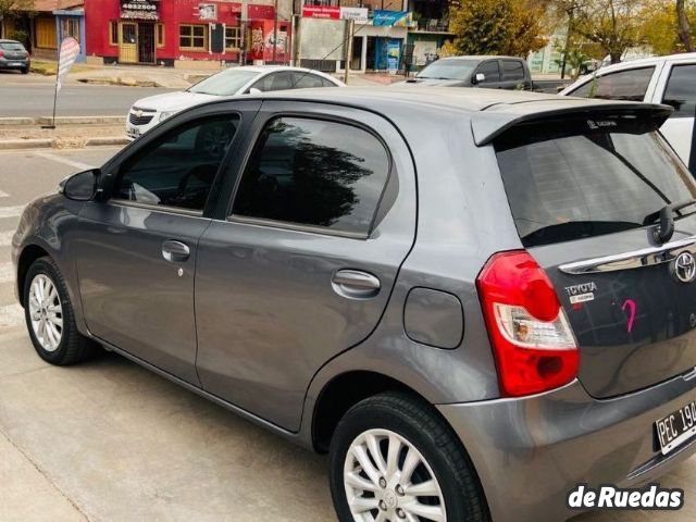 Toyota Etios Usado en Mendoza, deRuedas