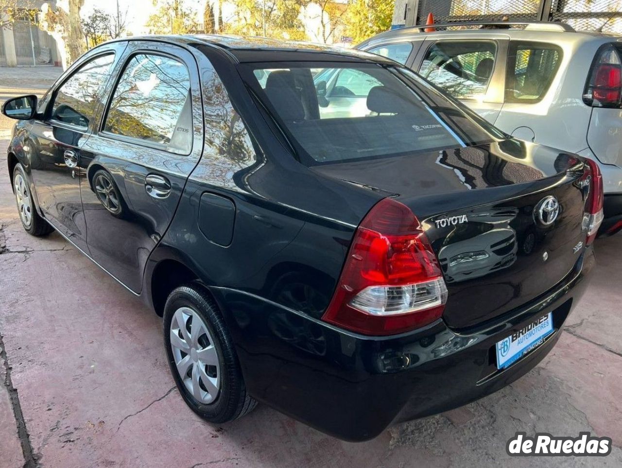 Toyota Etios Usado en Mendoza, deRuedas