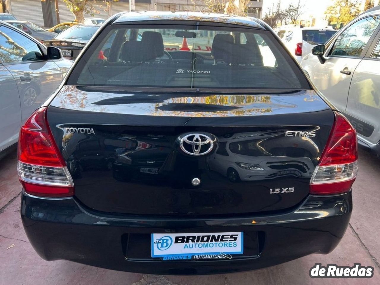 Toyota Etios Usado en Mendoza, deRuedas