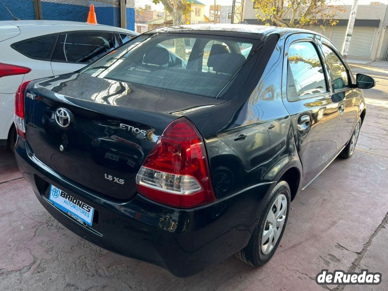 Toyota Etios Usado en Mendoza, deRuedas