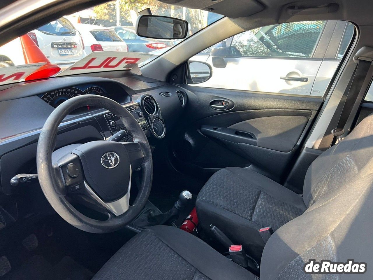 Toyota Etios Usado en Mendoza, deRuedas