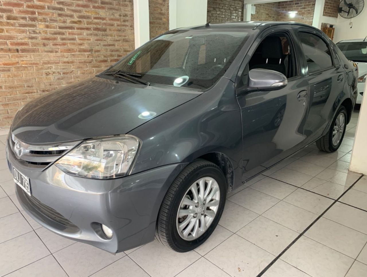 Toyota Etios Usado en Mendoza, deRuedas