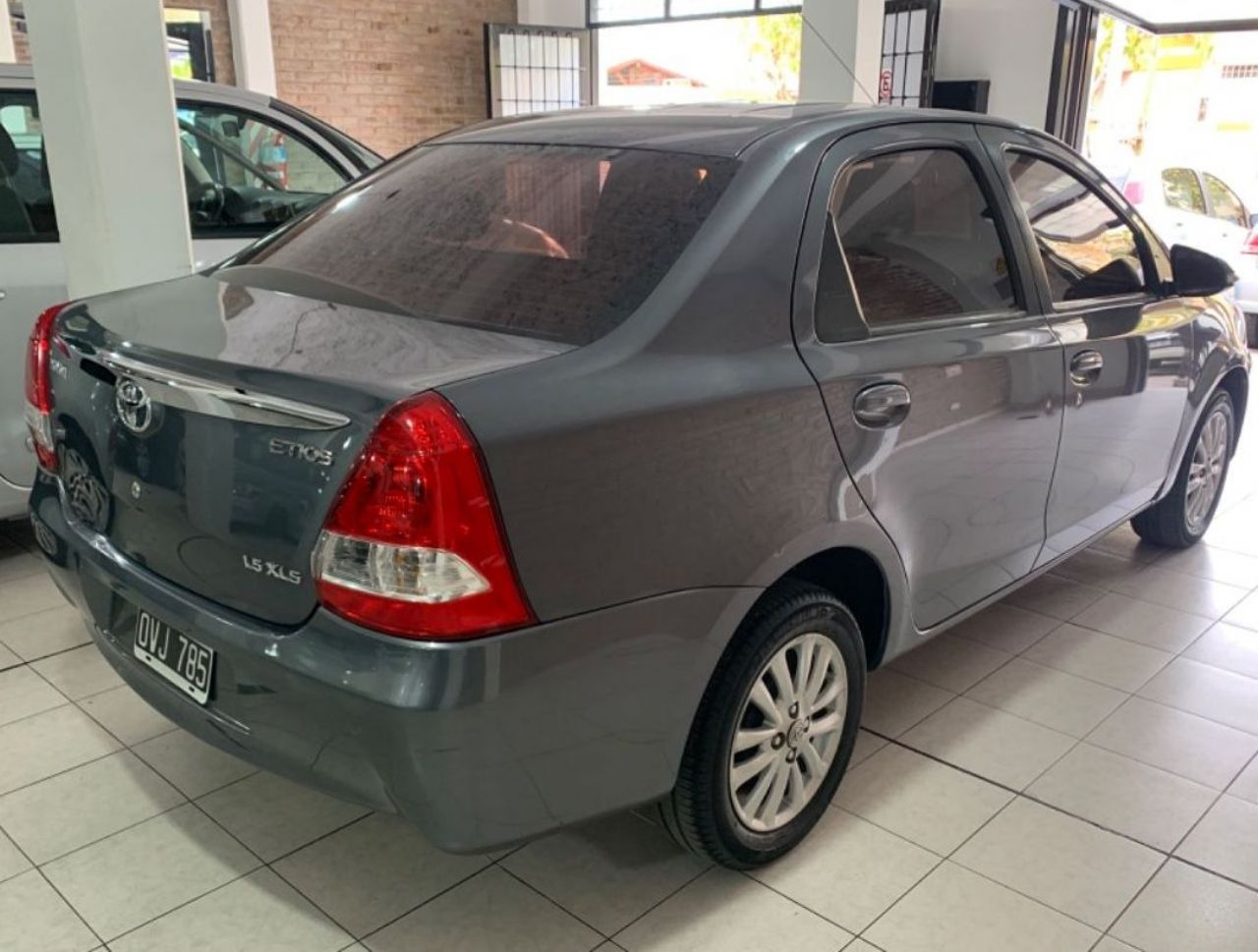 Toyota Etios Usado en Mendoza, deRuedas