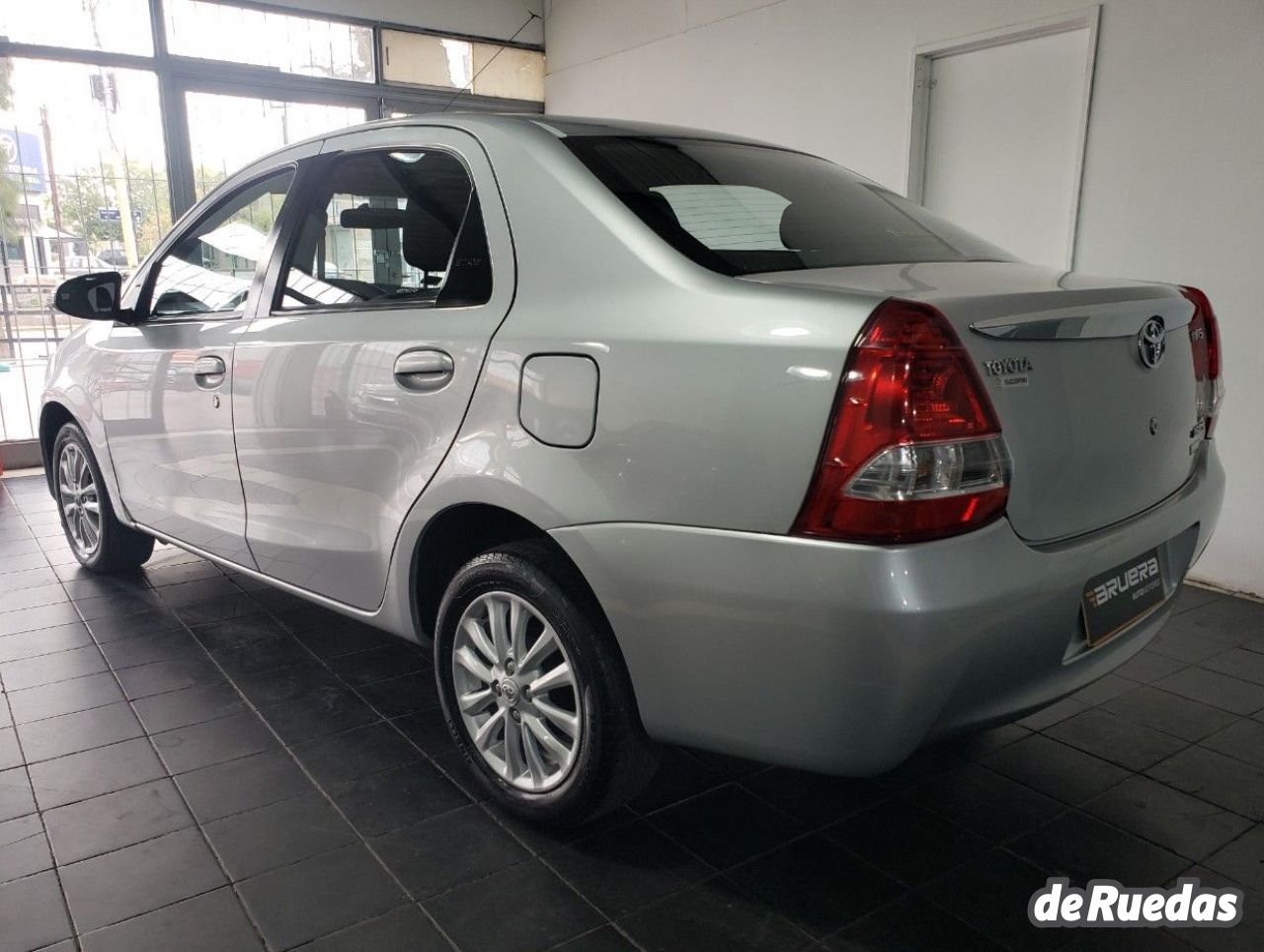 Toyota Etios Usado en Mendoza, deRuedas