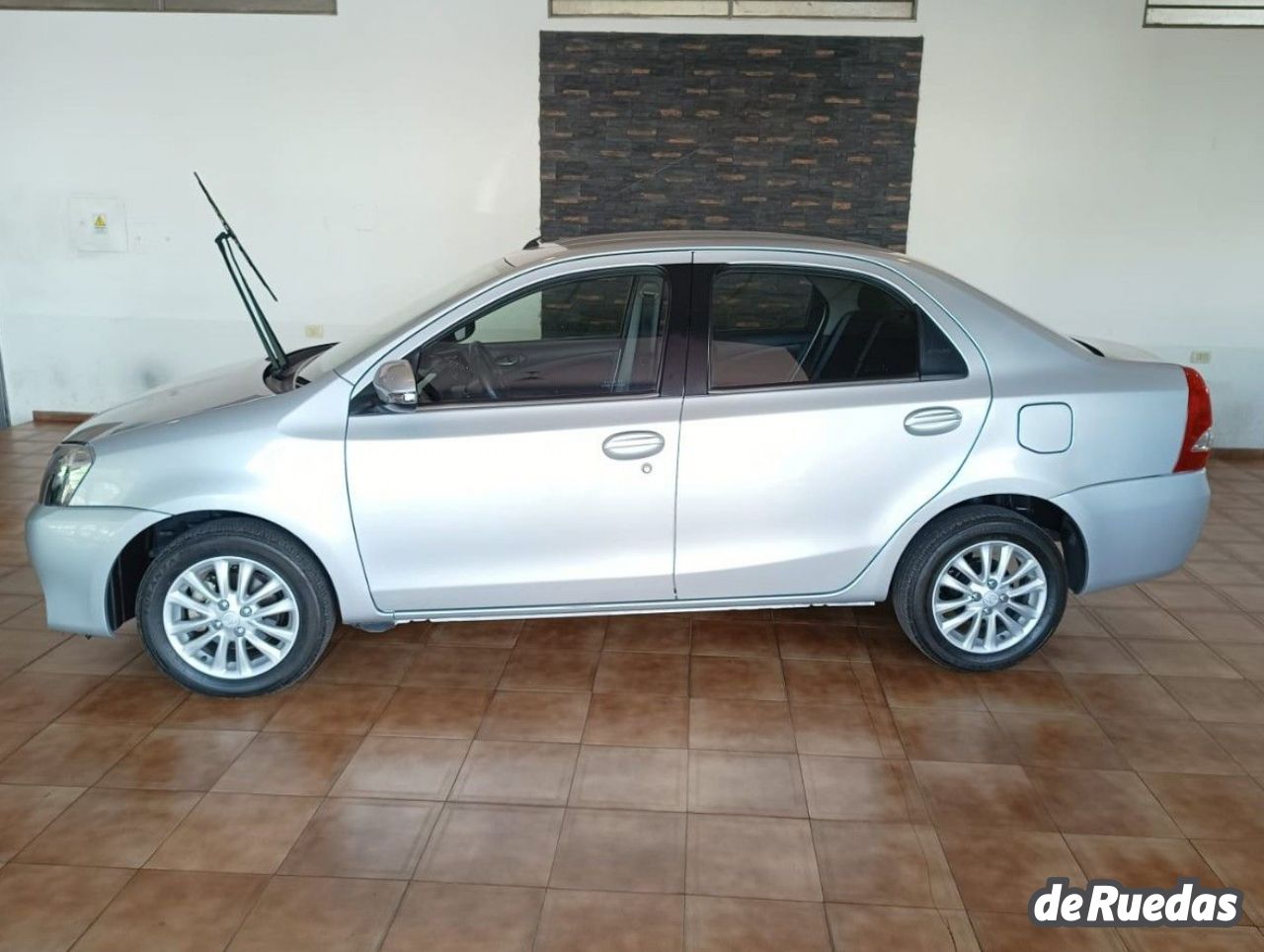 Toyota Etios Usado en Mendoza, deRuedas