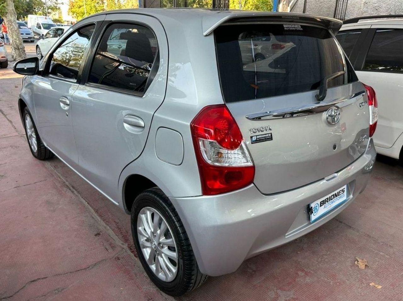 Toyota Etios Usado en Mendoza, deRuedas