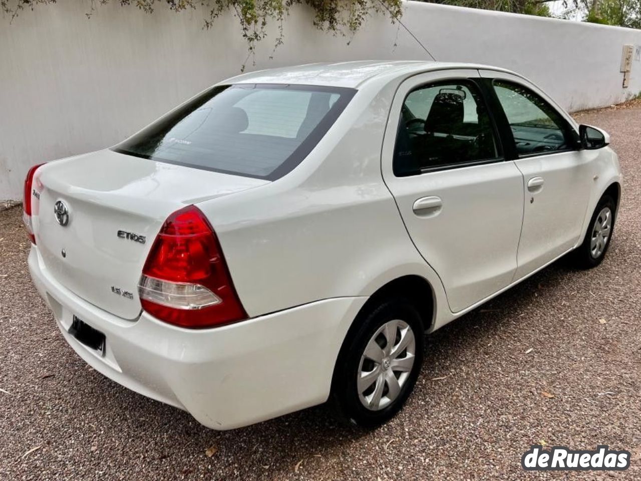 Toyota Etios Usado en Mendoza, deRuedas