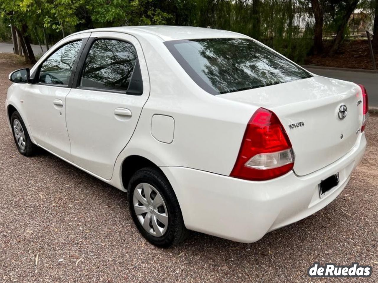 Toyota Etios Usado en Mendoza, deRuedas