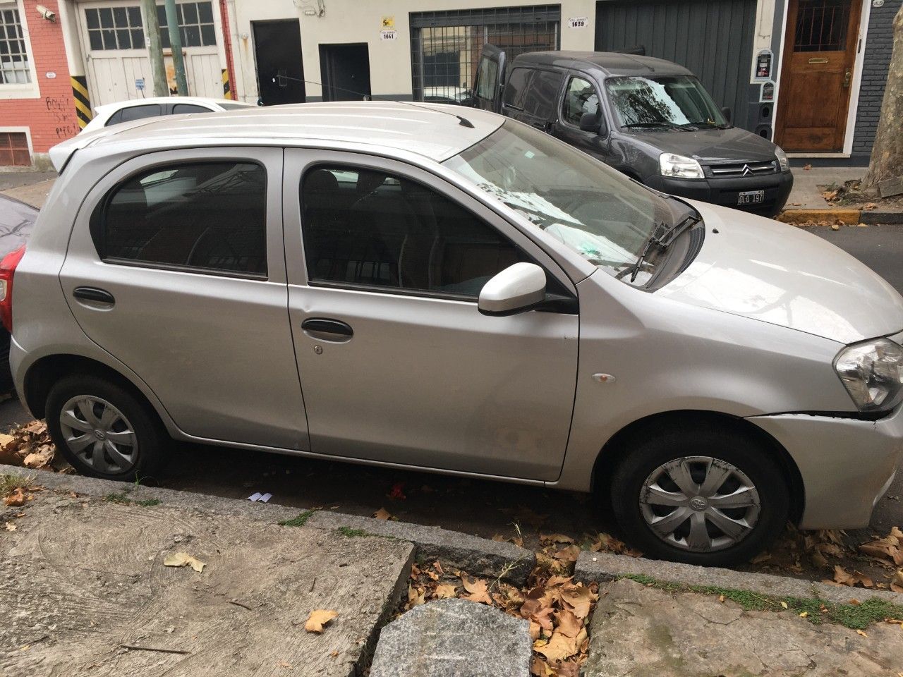 Toyota Etios Usado en Buenos Aires, deRuedas