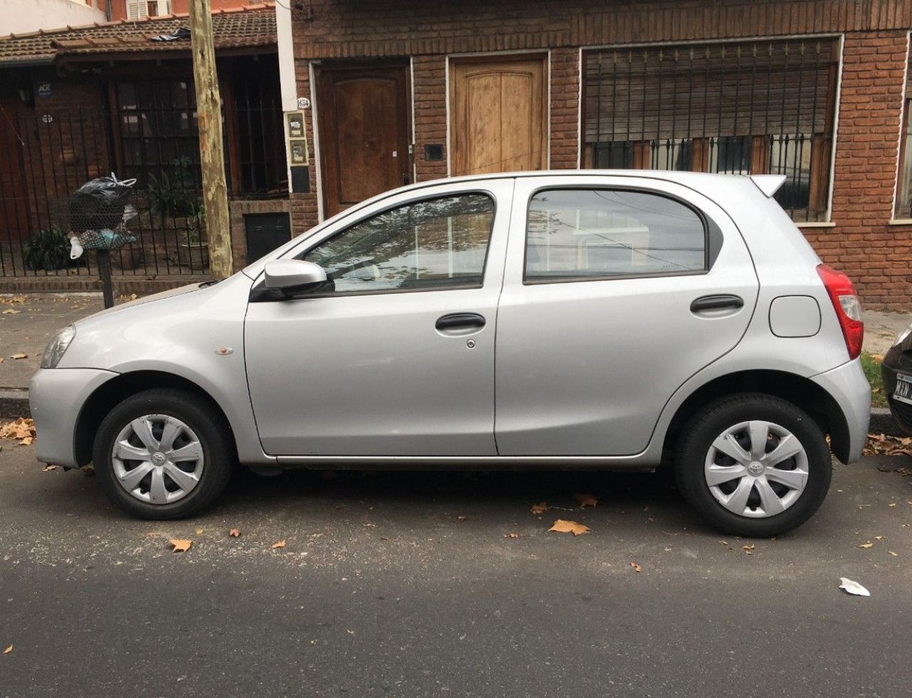 Toyota Etios Usado en Buenos Aires, deRuedas