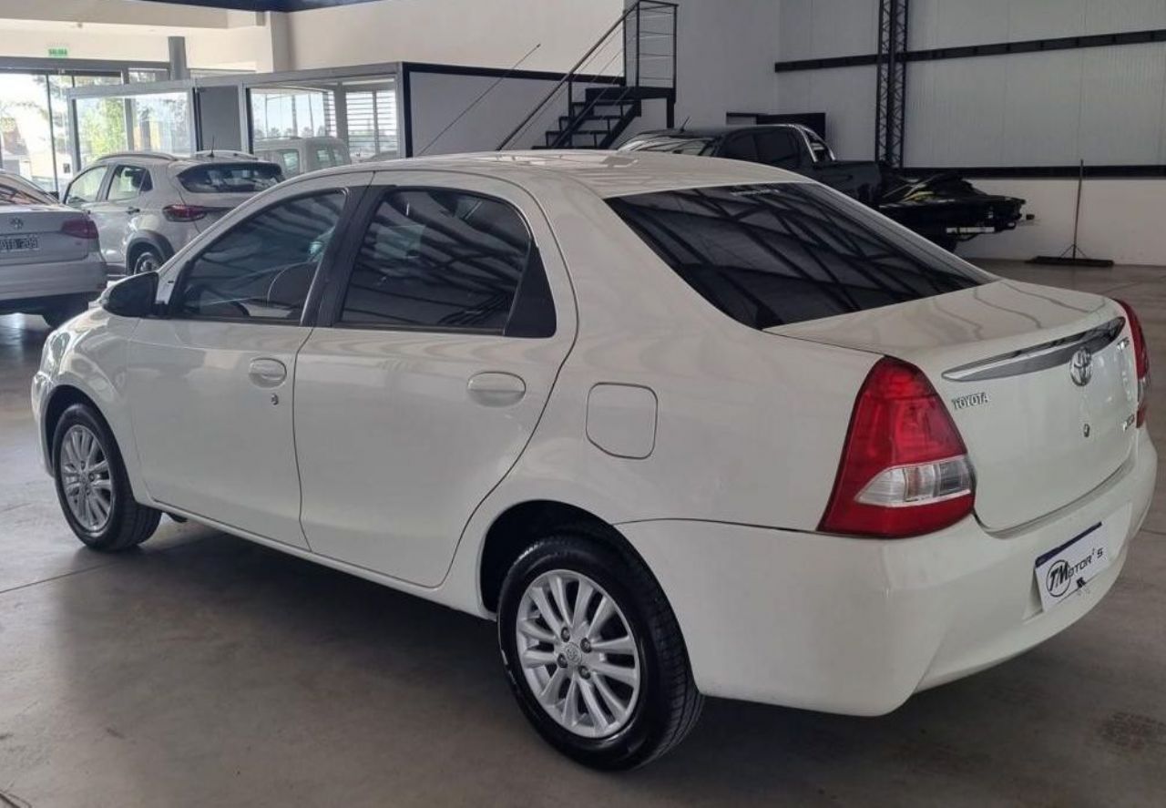 Toyota Etios Usado en Mendoza, deRuedas