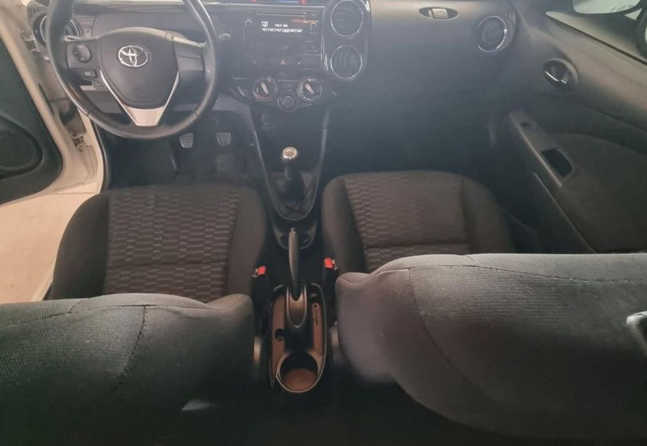 Toyota Etios Usado en Mendoza, deRuedas